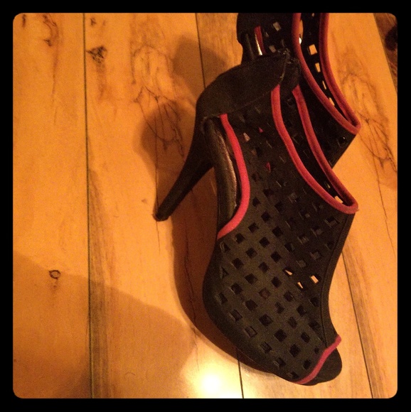 Heels - Picture 1 of 1